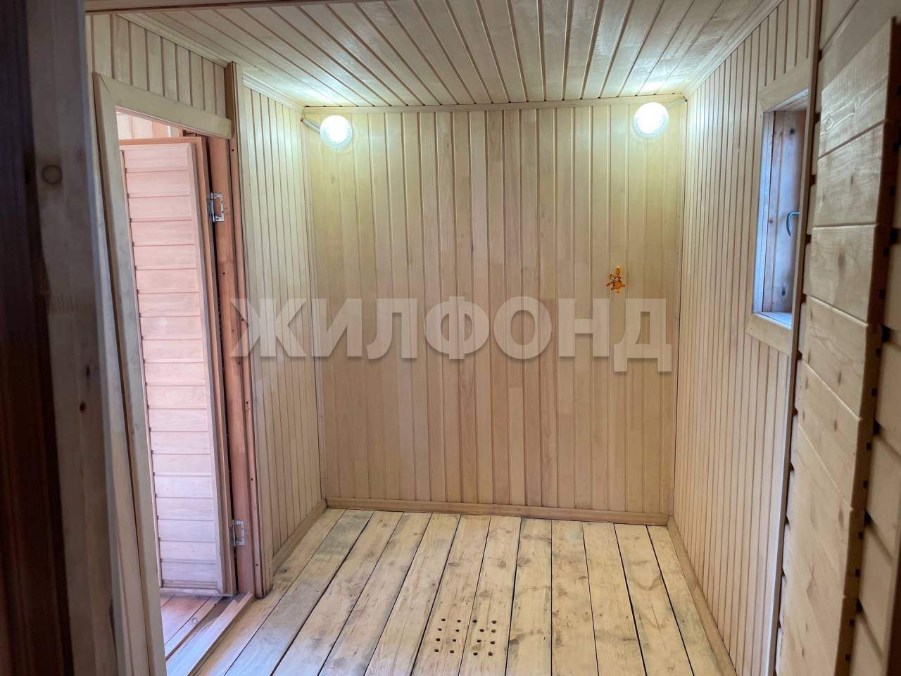 Продам земельный участок 2500 м.кв.