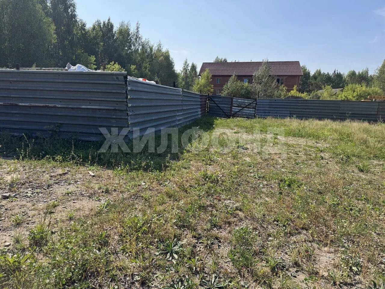 Продам земельный участок 2200 м.кв.