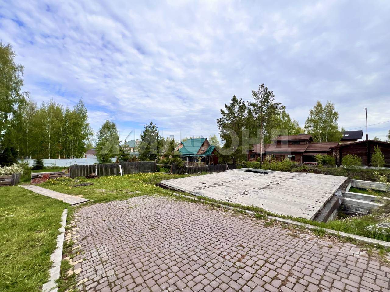 Продам земельный участок 1800 м.кв.