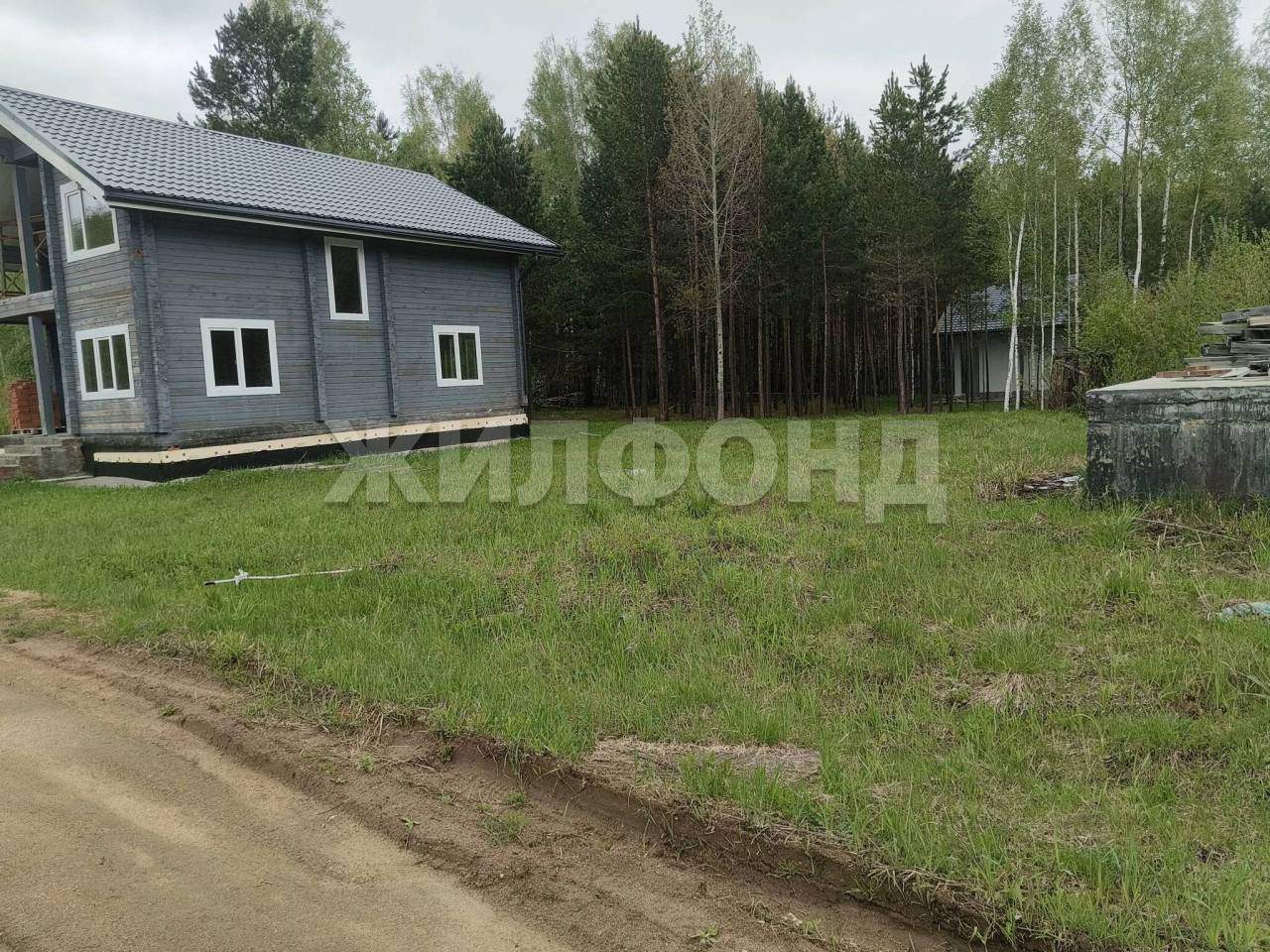 Продам земельный участок 1000 м.кв.