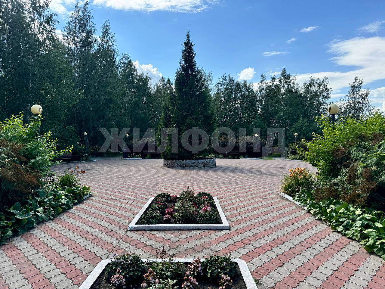 Продам земельный участок 2200 м.кв.