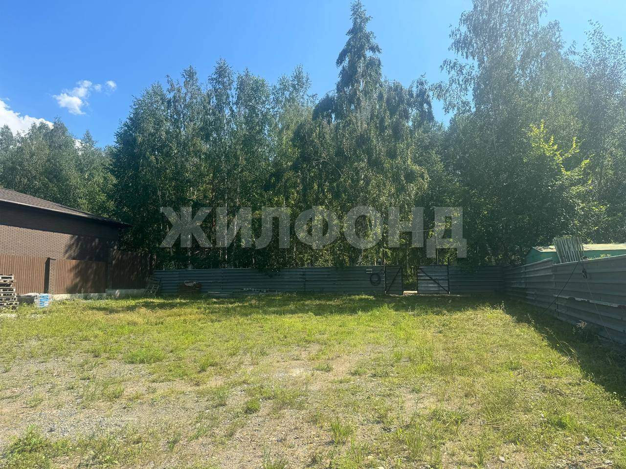 Продам земельный участок 2200 м.кв.