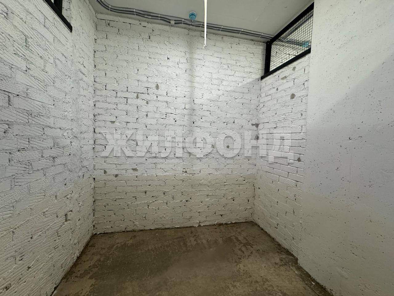 Продам склад 4.9 м.кв.