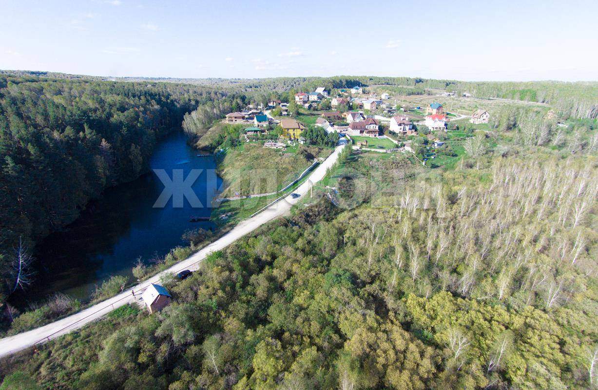 Продам земельный участок 1050 м.кв.