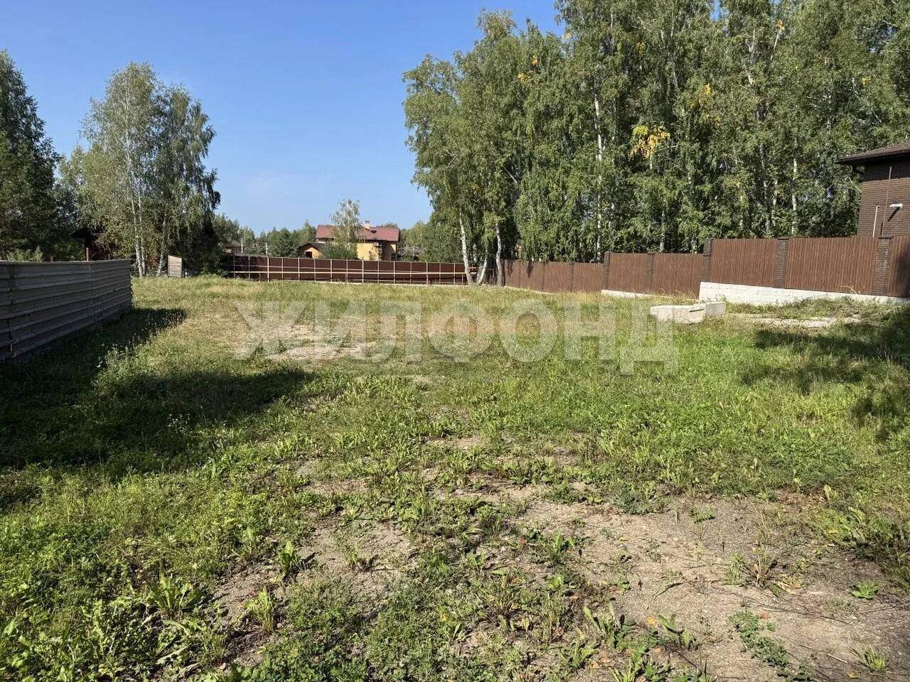 Продам земельный участок 2200 м.кв.