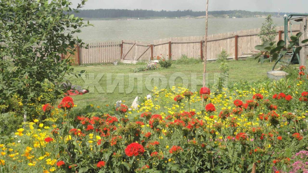 Продам земельный участок 2500 м.кв.
