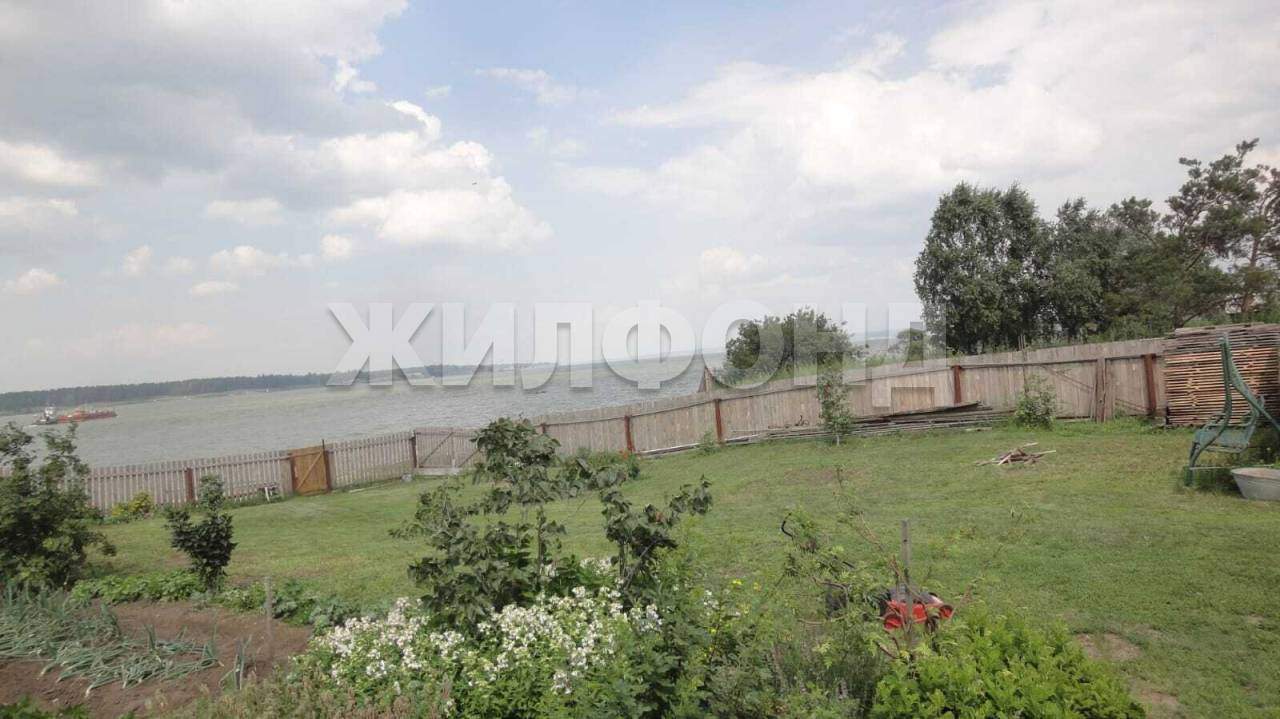 Продам земельный участок 2500 м.кв.