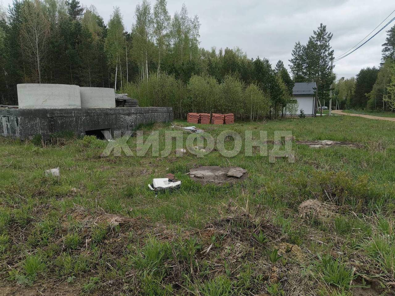 Продам земельный участок 1000 м.кв.