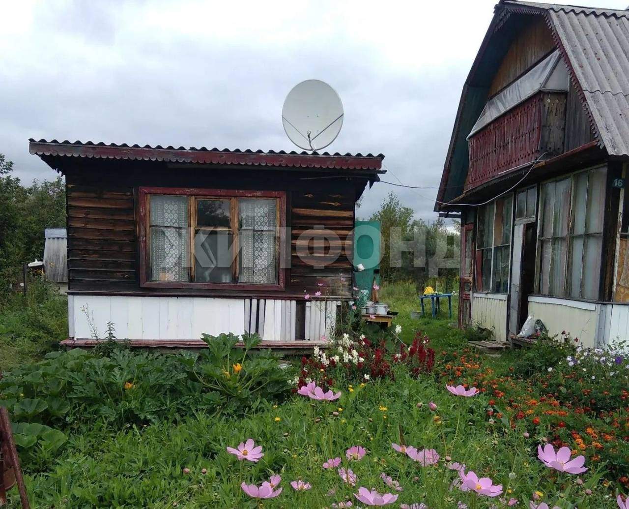 Продам земельный участок 1000 м.кв.