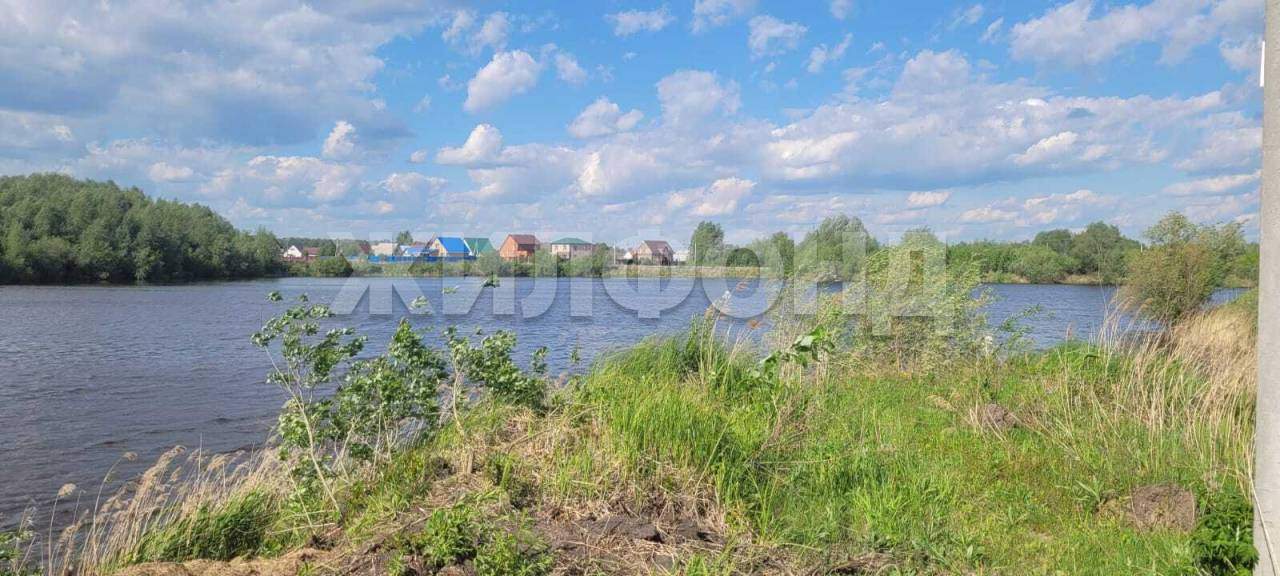 Продам земельный участок 1300 м.кв.