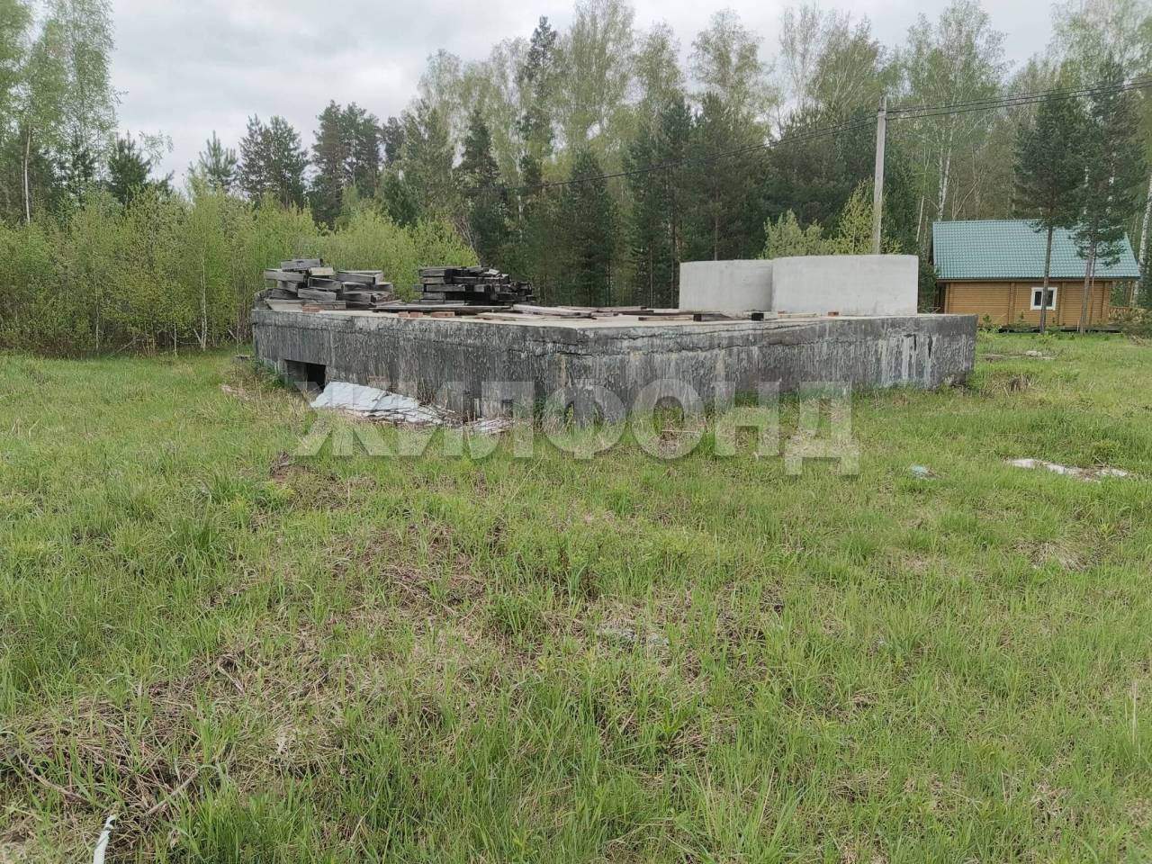 Продам земельный участок 1000 м.кв.