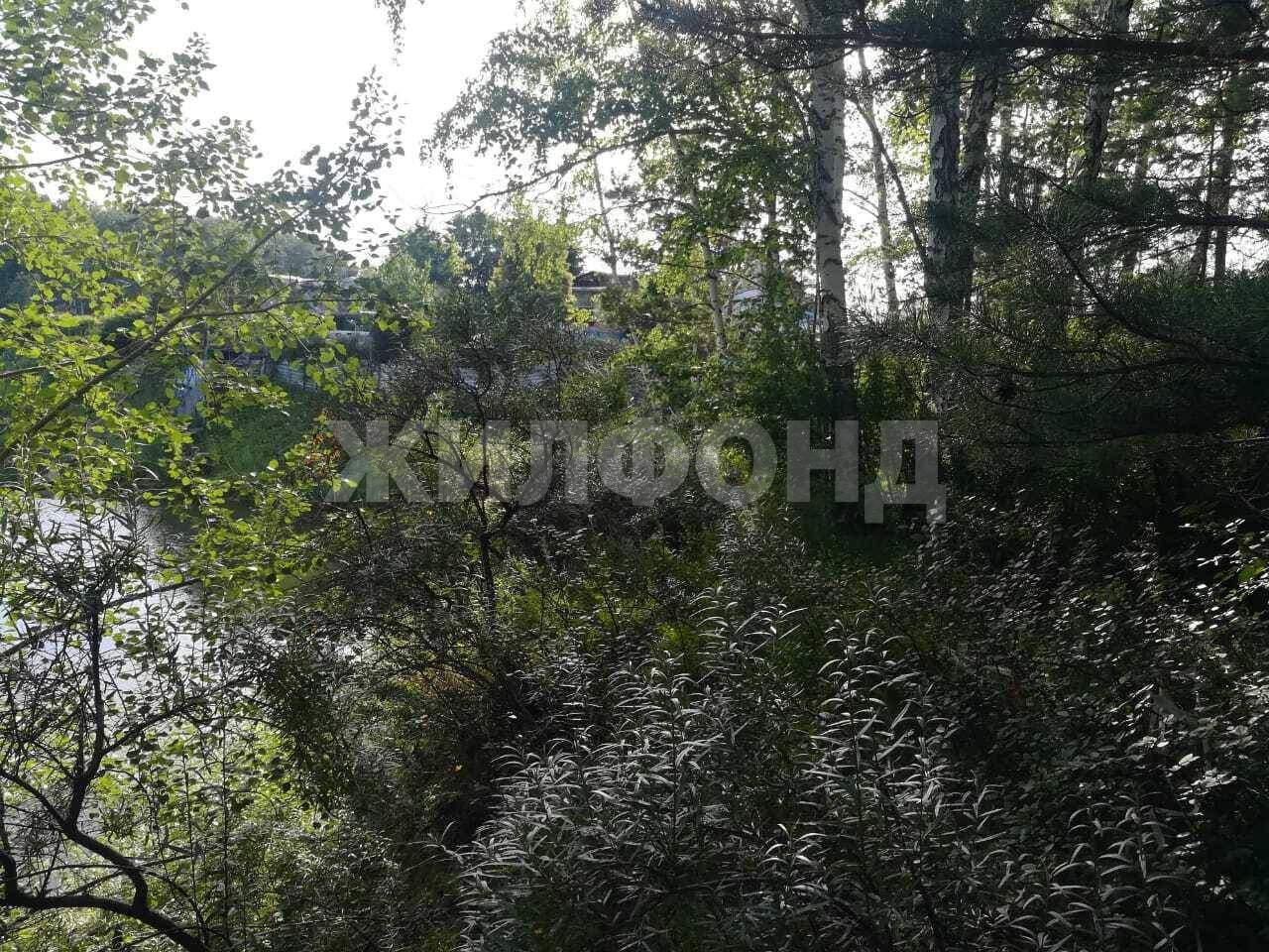 Продам земельный участок 2850 м.кв.