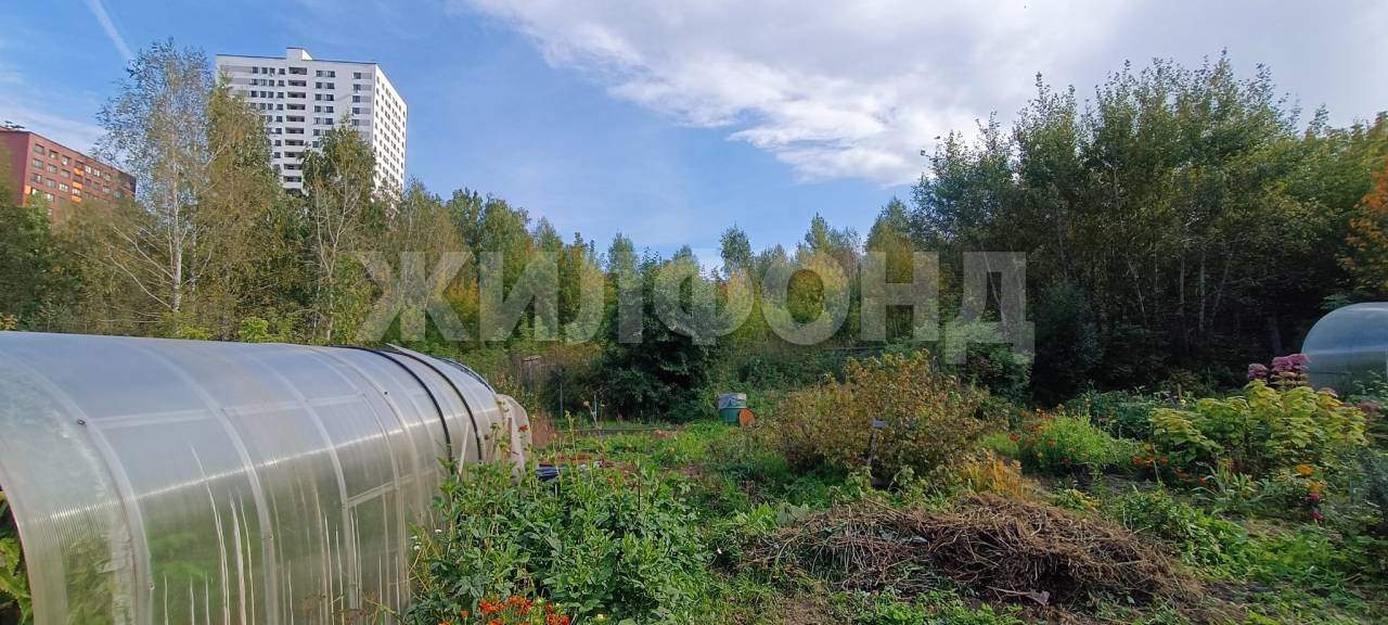 Продам земельный участок 810 м.кв.