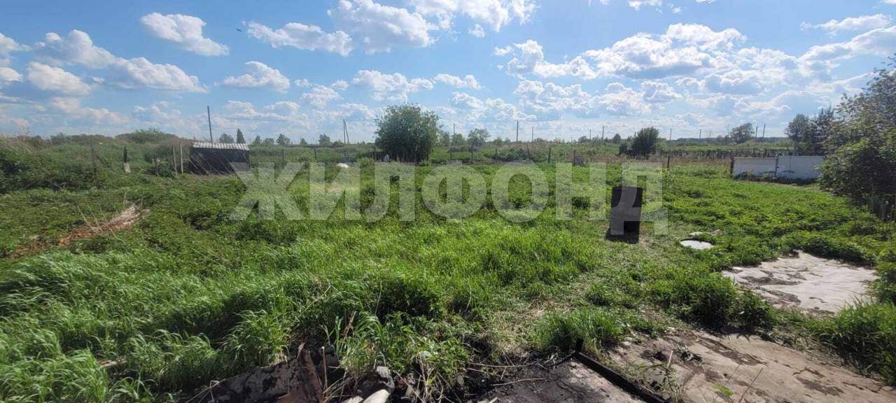 Продам земельный участок 1300 м.кв.