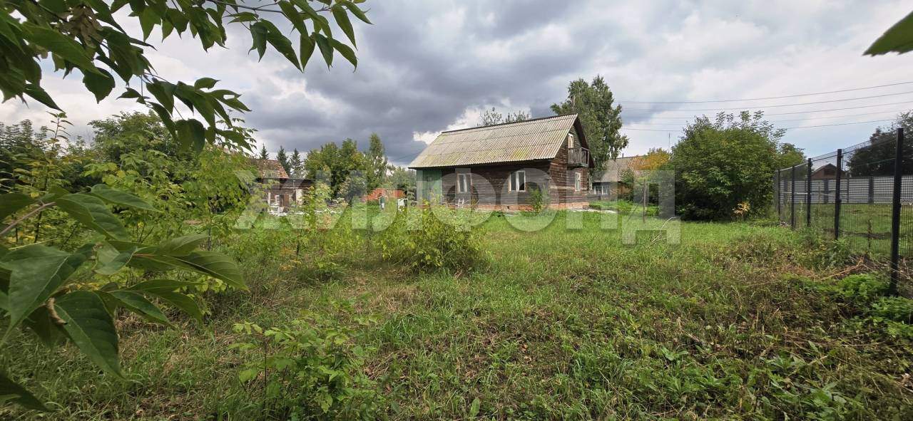 Продам земельный участок 1100 м.кв.