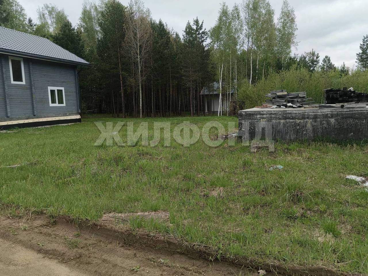 Продам земельный участок 1000 м.кв.