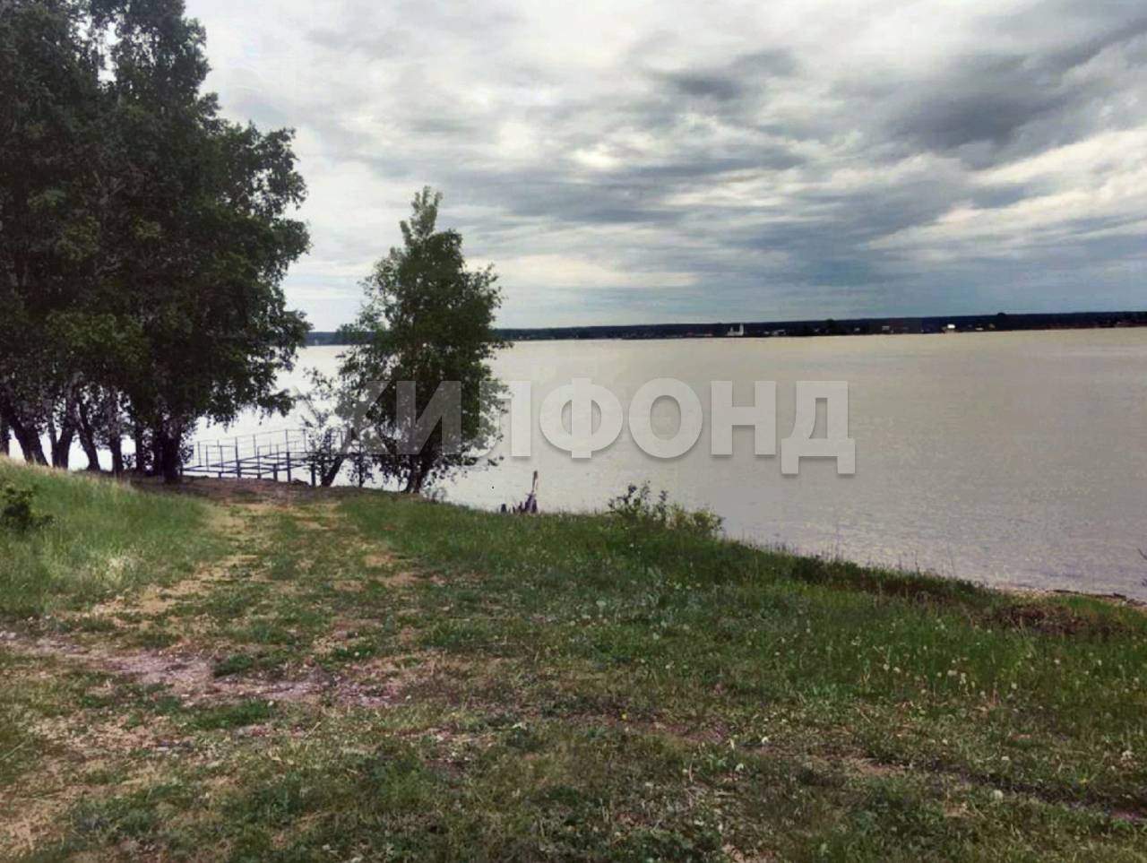 Продам земельный участок 1500 м.кв.
