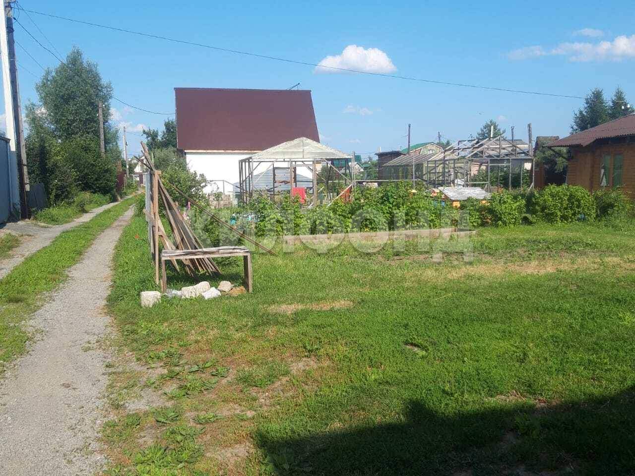 Продам земельный участок 600 м.кв.