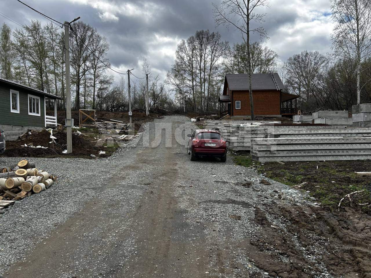 Продам земельный участок 1042 м.кв.