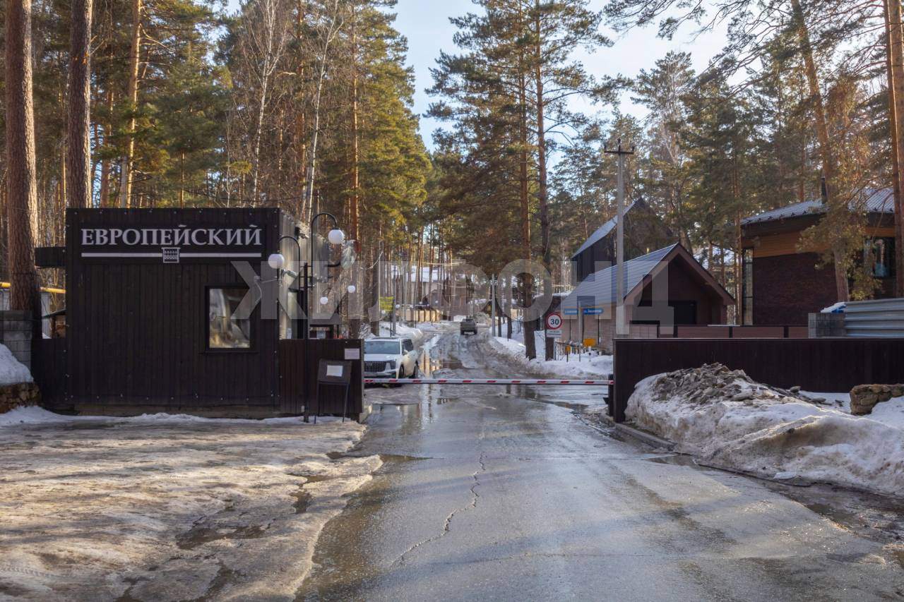 Продам земельный участок 1400 м.кв.