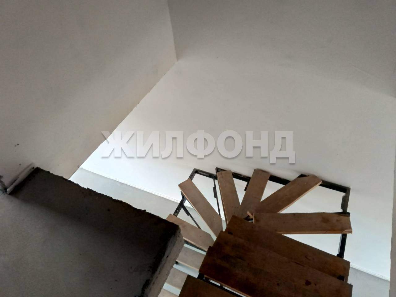Продам земельный участок 785 м.кв.