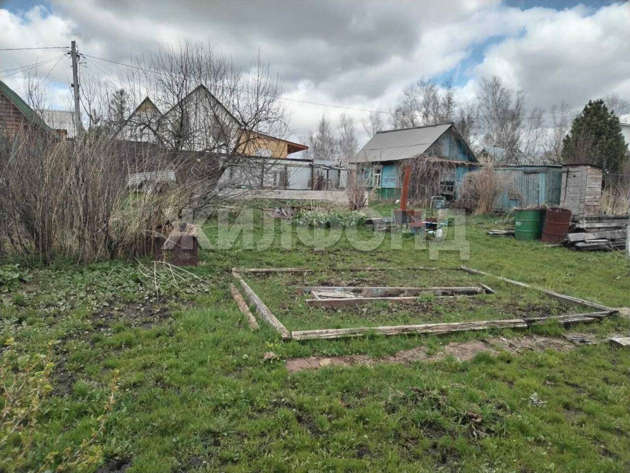 Продам земельный участок 700 м.кв.
