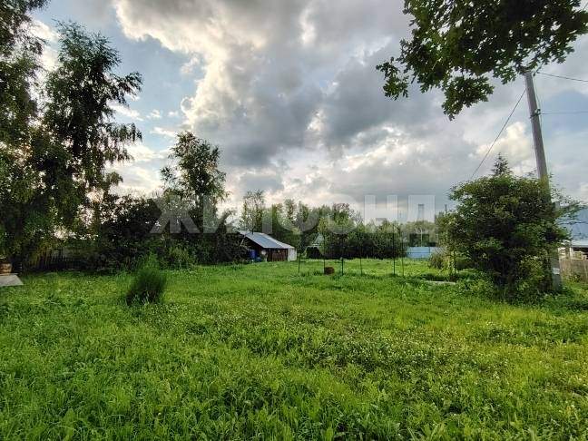 Продам земельный участок 1300 м.кв.