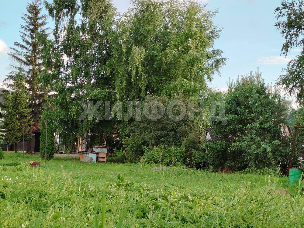Продам земельный участок 1300 м.кв.