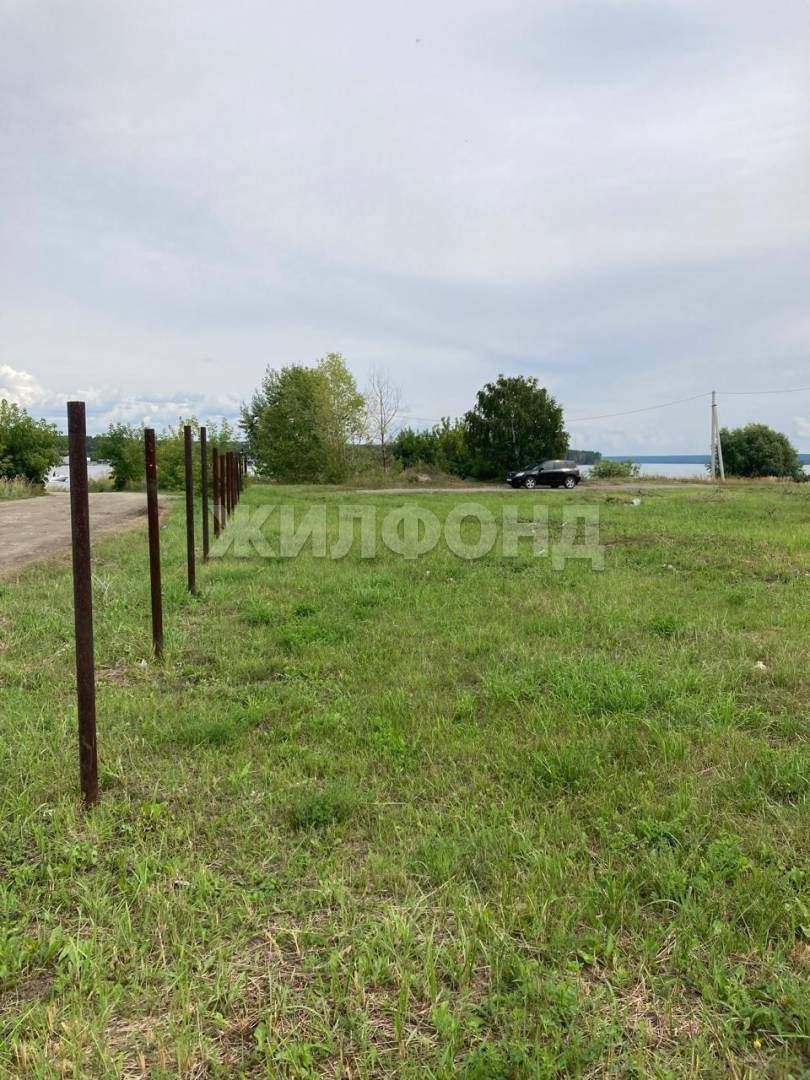 Продам земельный участок 1700 м.кв.