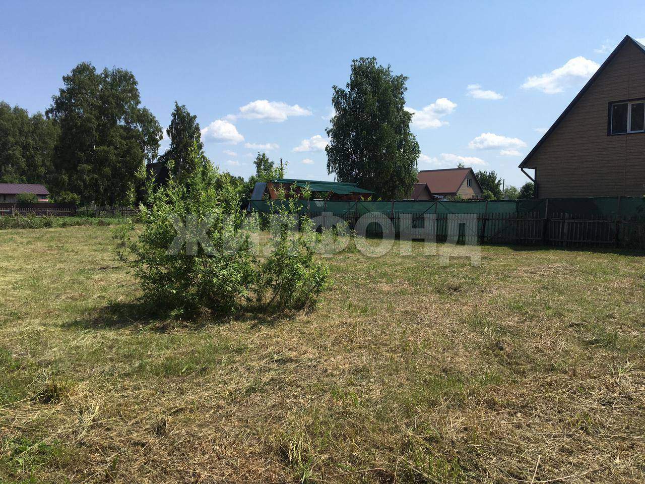 Продам земельный участок 721 м.кв.
