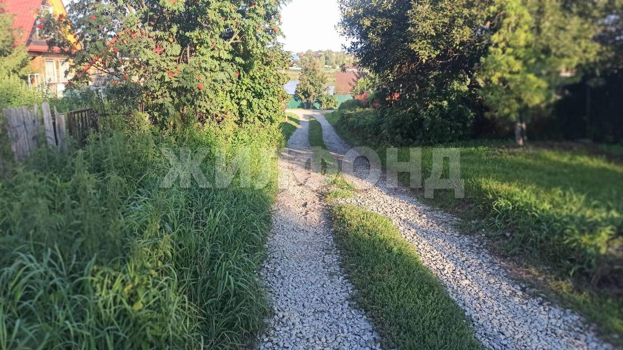 Продам земельный участок 1700 м.кв.