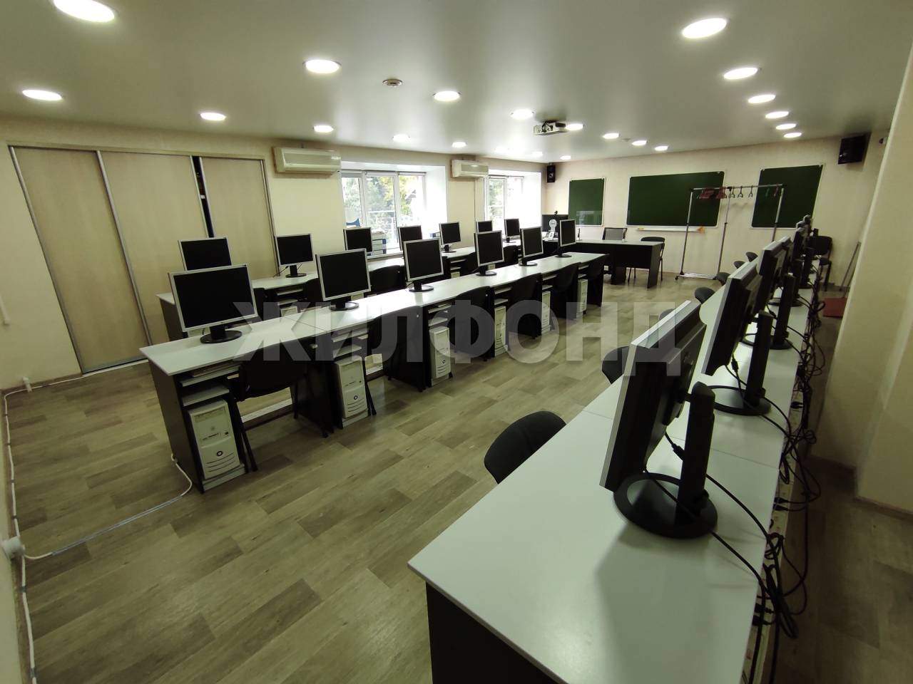 Продам помещение свободного назначения 2542 м.кв.