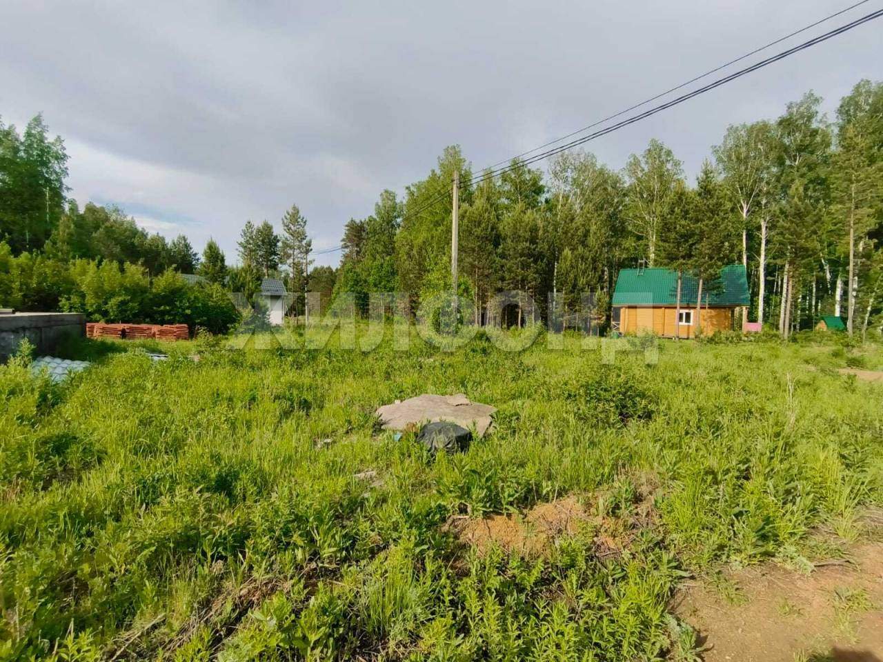 Продам земельный участок 1000 м.кв.