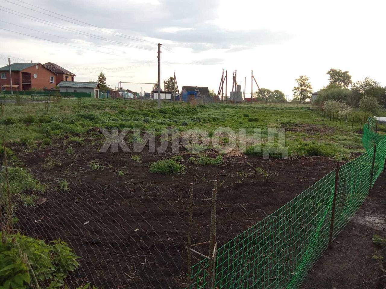 Продам земельный участок 1064 м.кв.