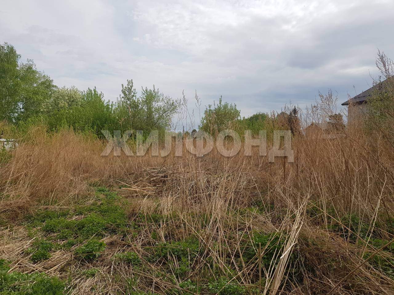 Продам земельный участок 1800 м.кв.