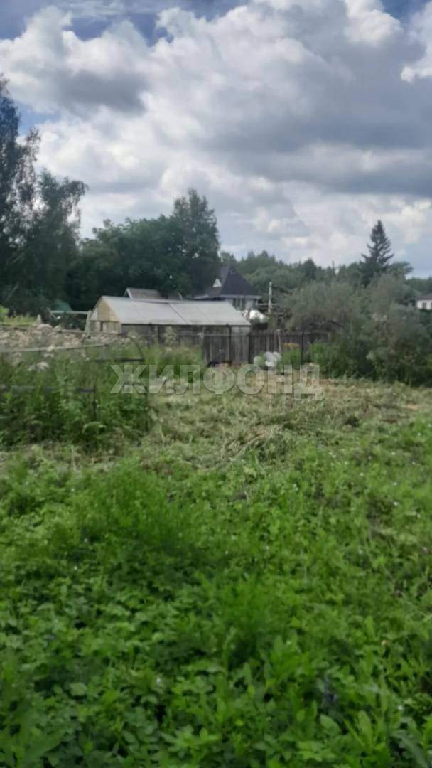 Продам земельный участок 604 м.кв.