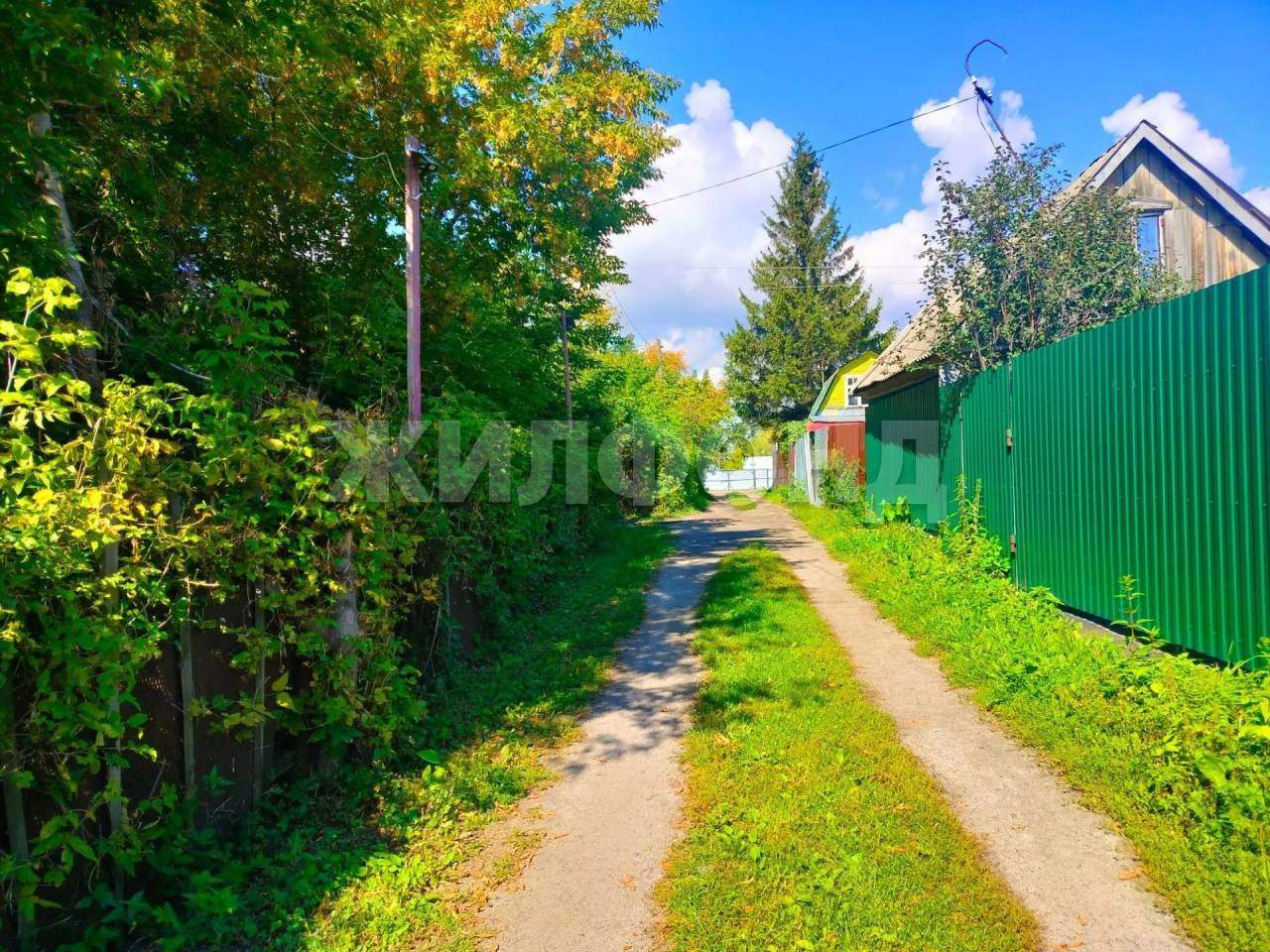 Продам земельный участок 650 м.кв.