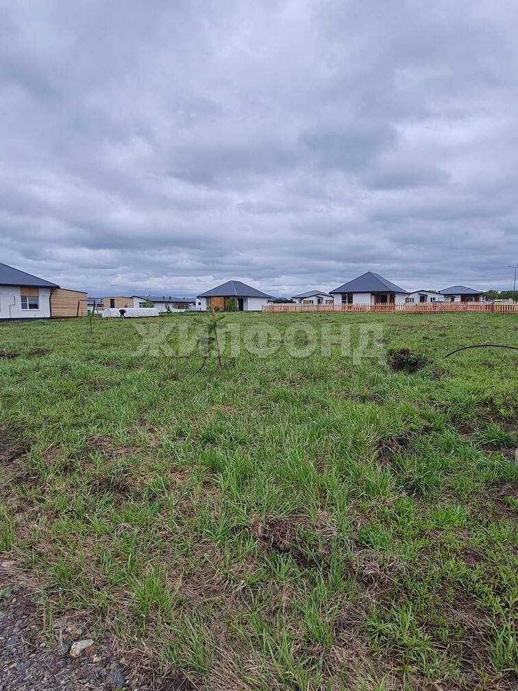 Продам земельный участок 812 м.кв.