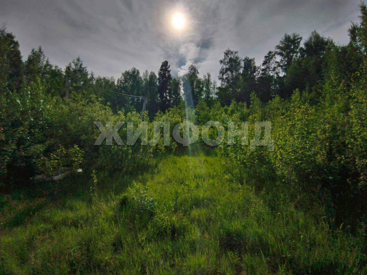 Продам земельный участок 1000 м.кв.
