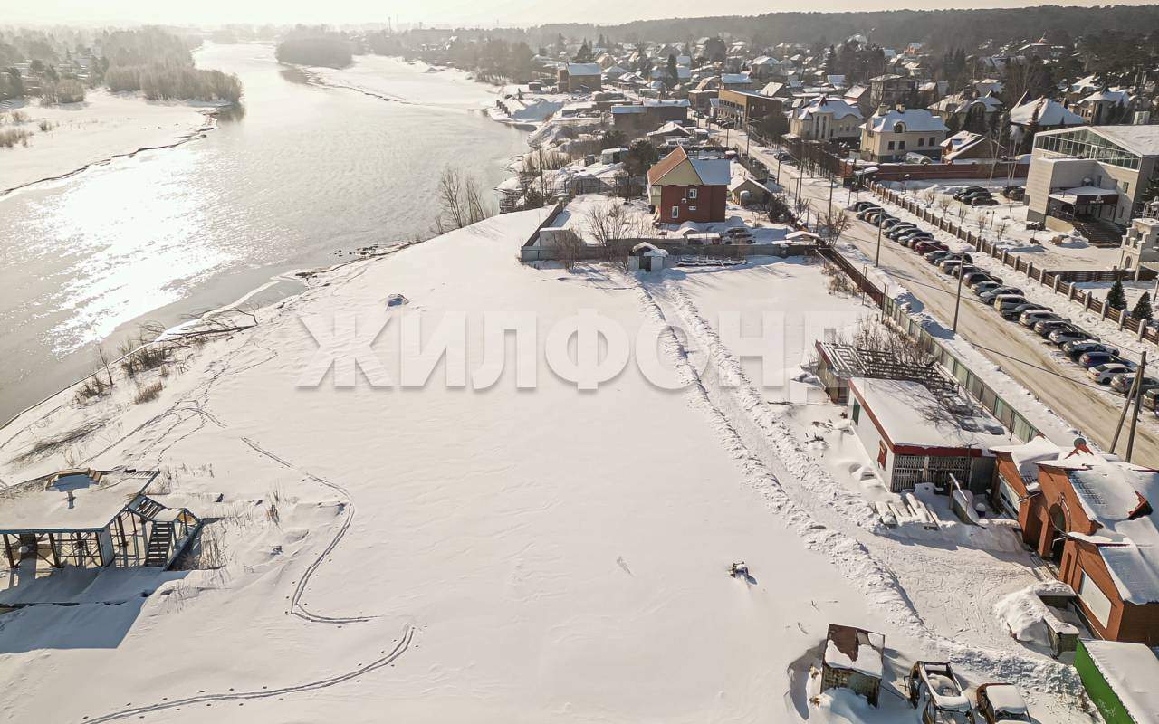 Продам земельный участок 5500 м.кв.