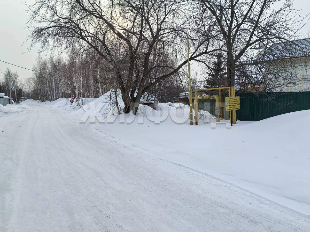Продам земельный участок 578 м.кв.