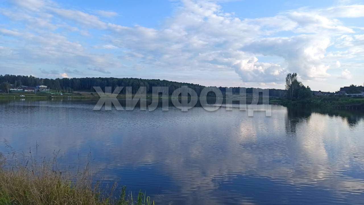 Продам земельный участок 1700 м.кв.