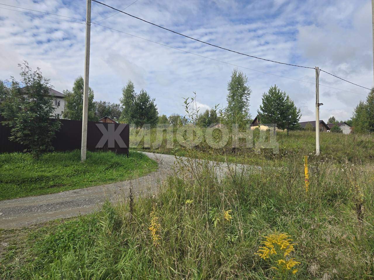 Продам земельный участок 599 м.кв.