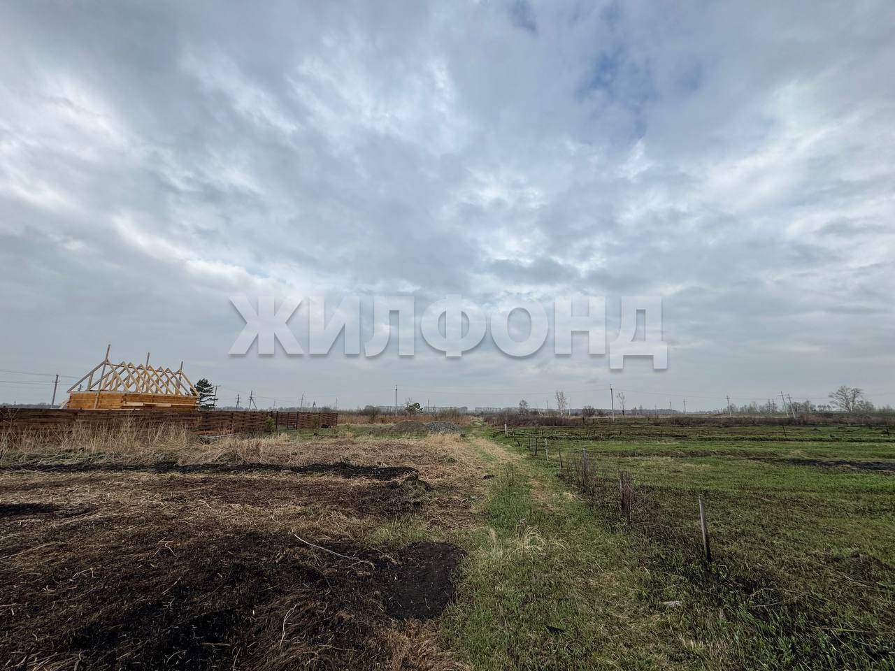 Продам земельный участок 1200 м.кв.