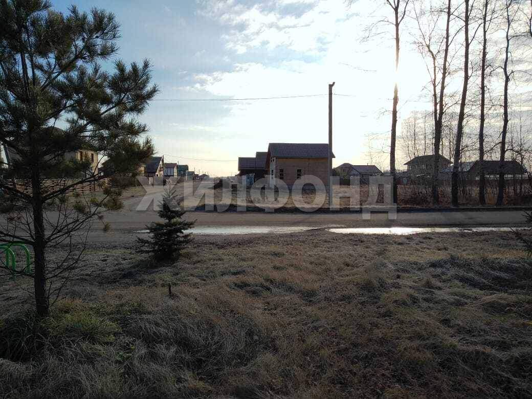 Продам земельный участок 930 м.кв.