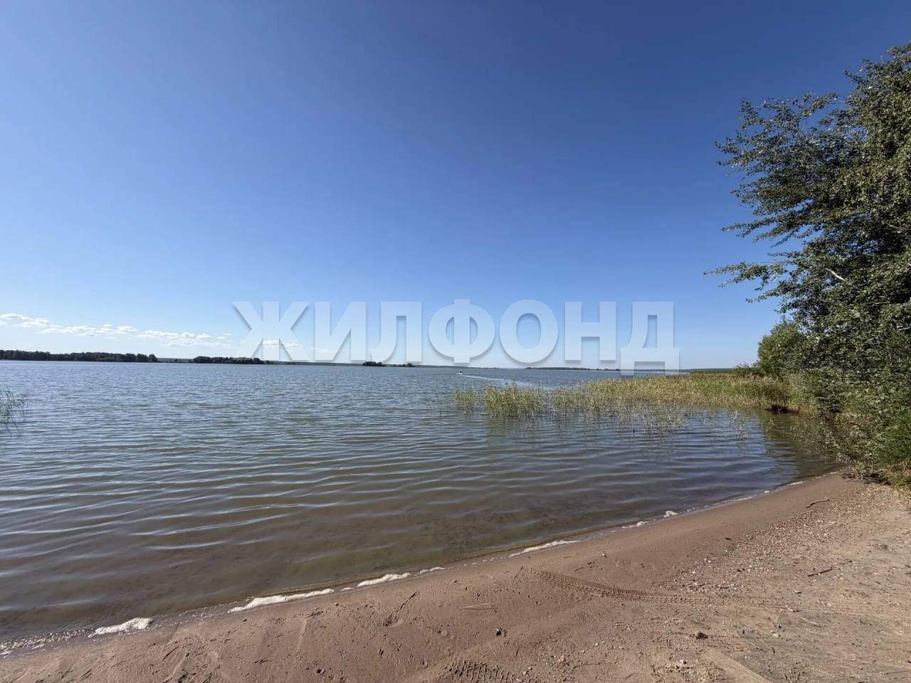 Продам земельный участок 1199 м.кв.