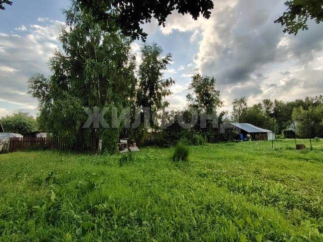 Продам земельный участок 1300 м.кв.