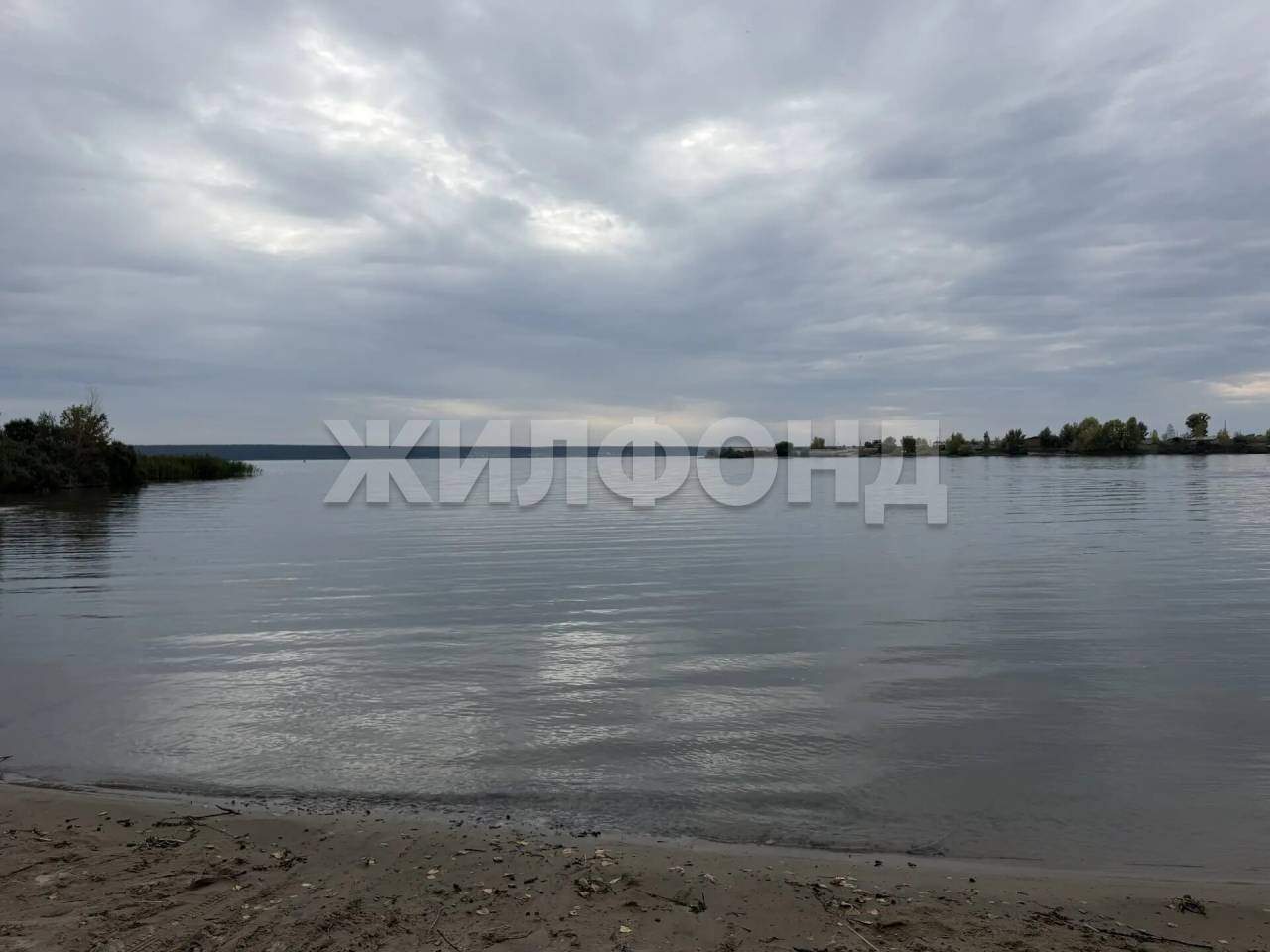 Продам земельный участок 830 м.кв.