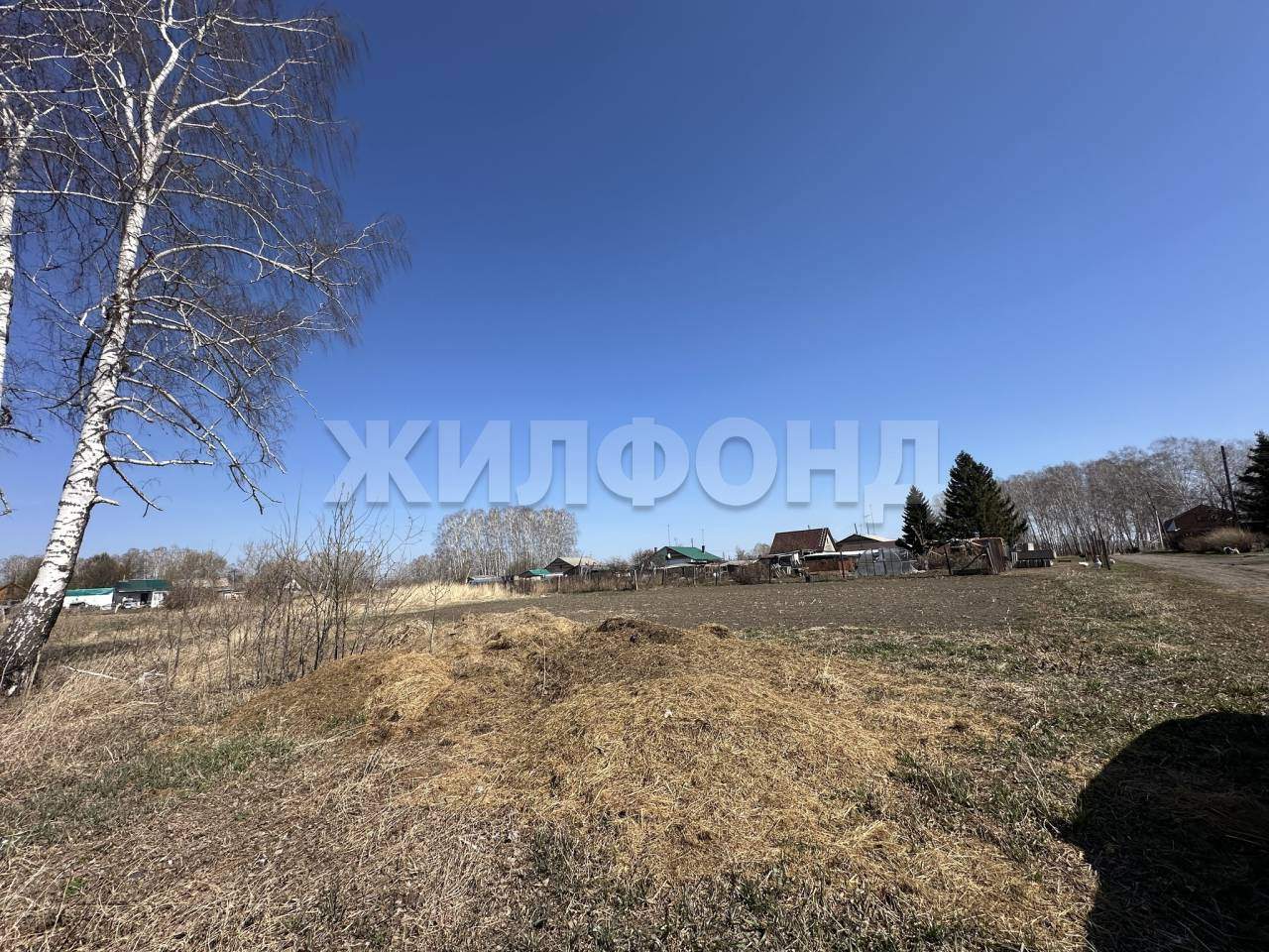 Продам земельный участок 1585 м.кв.