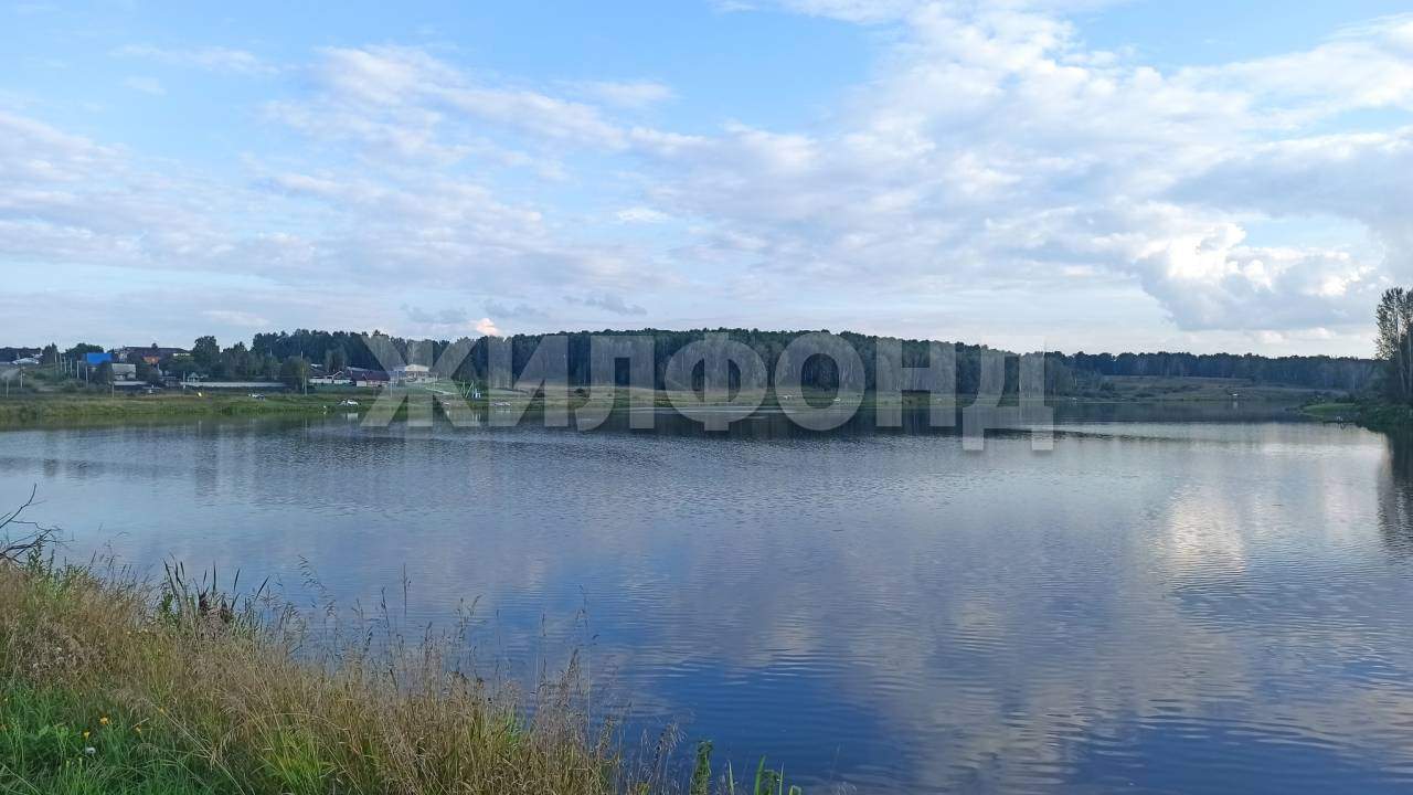 Продам земельный участок 1700 м.кв.